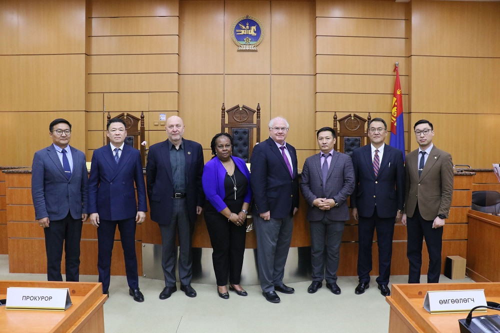 КАНАДЫН ХОЛБООНЫ ШҮҮХИЙН ТӨЛӨӨЛӨГЧДИЙГ ХҮЛЭЭН АВЧ УУЛЗЛАА