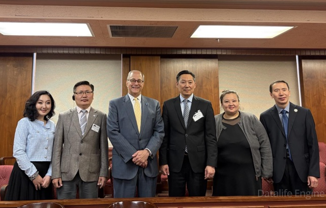 “НЭЭЛТТЭЙ ДЭЛХИЙ” ХӨТӨЛБӨРИЙН ХҮРЭЭНД АМЕРИКИЙН НЭГДСЭН УЛСЫН ШҮҮХИЙН ҮЙЛ АЖИЛЛАГААТАЙ ТАНИЛЦЛАА