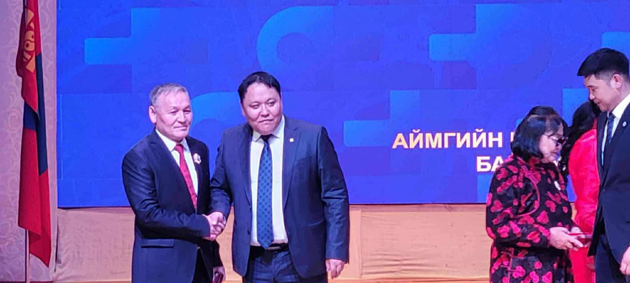 Дорнод аймгийн шүүхийн Ахмадын салбар зөвлөлийн гишүүн ахмад шүүгч Б.Энхбаатар төрийн дээд шагнал “Алтангадас” одонгоор шагнууллаа.