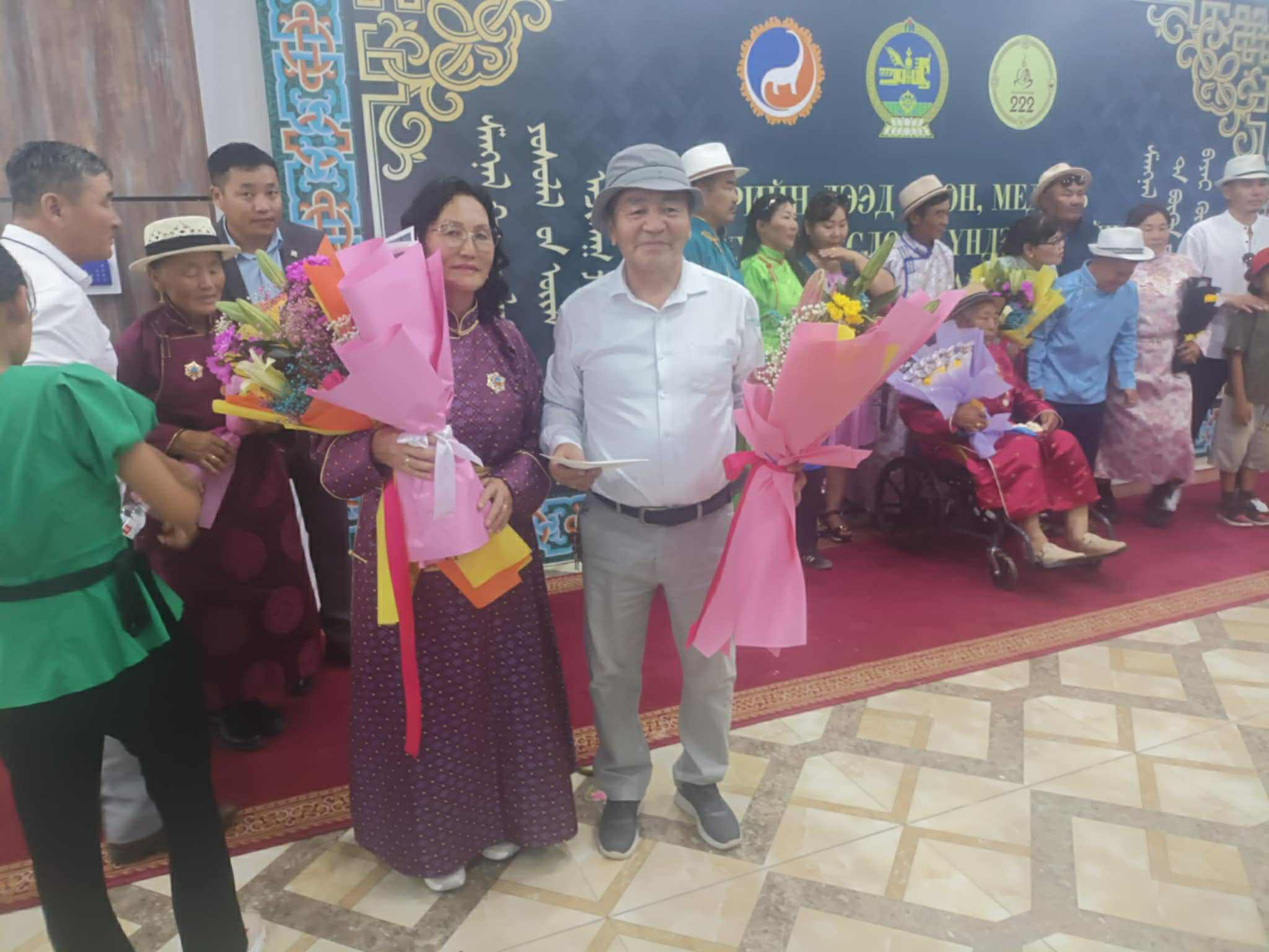 Дорноговь аймаг дахь шүүхийн ахмадын салбар зөвлөлийн гишүүн Дашдэлэгийн Хишигтогтох төрийн дээд шагнал Алтан гадас одонгоор шагнагдлаа.