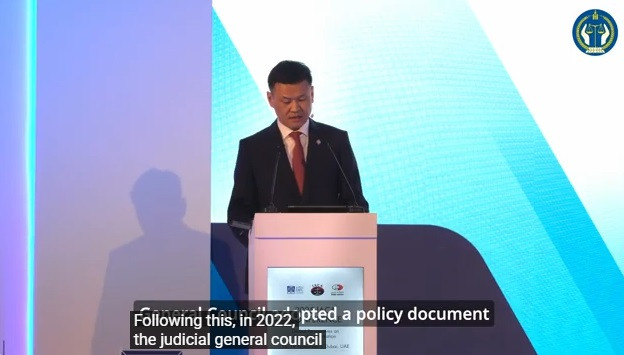 Шүүхийн Ерөнхий зөвлөлийн гишүүн Г.Даваадорж “Шүүхийн захиргаанд хиймэл оюун ухааны үзүүлэх нөлөө: Монголын туршлага” сэдвээр илтгэл тавилаа.