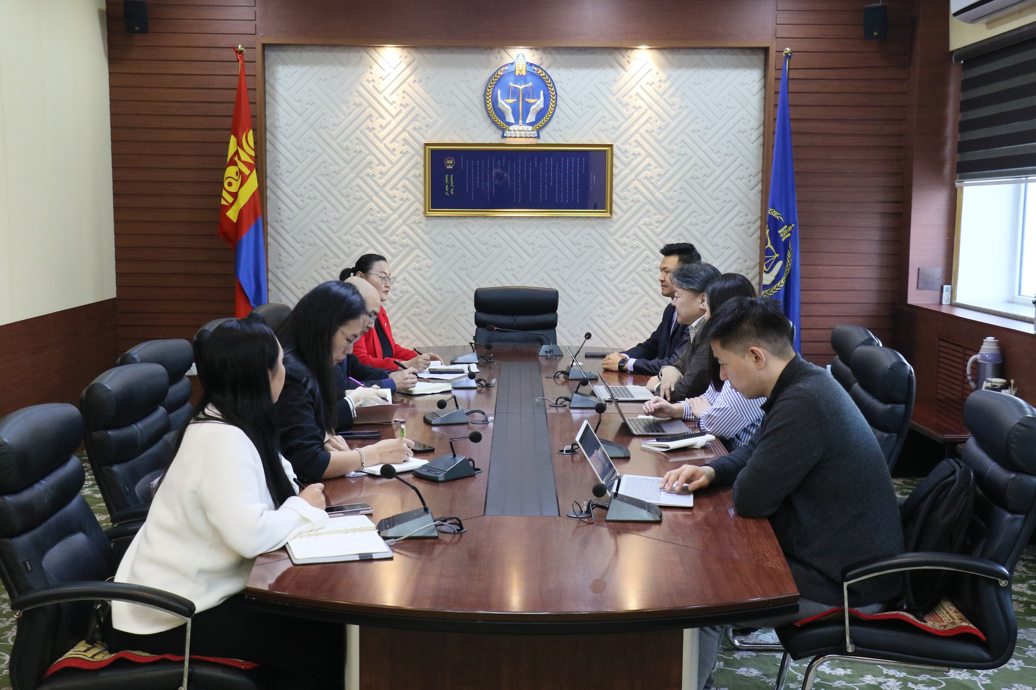 ШҮҮХИЙН ЦАХИМ СИСТЕМИЙГ УЛСЫН БҮРТГЭЛИЙН ЕРӨНХИЙ ГАЗРЫН СИСТЕМТЭЙ УЯЛДУУЛАХ ТАЛААР УУЛЗАЛТ ХИЙВ