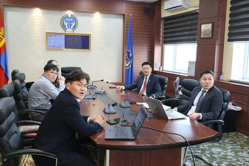 ШҮҮХИЙН ЕРӨНХИЙ ЗӨВЛӨЛИЙН ГИШҮҮН Г.ДАВААДОРЖ “ГЭРЭГЭ КИОСК” ХХК, “БОЛОРСОФТ” ХХК-ИЙН ТӨЛӨӨЛЛҮҮДТЭЙ УУЛЗАЛТ ХИЙЛЭЭ